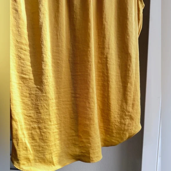 Vince Camuto. Size S - Picture 5 of 6